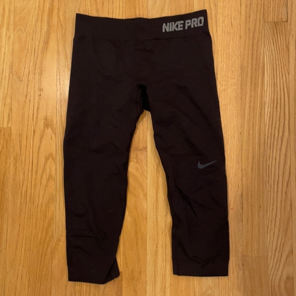 Nike pro dri-fit 3/4 length black workout leggings